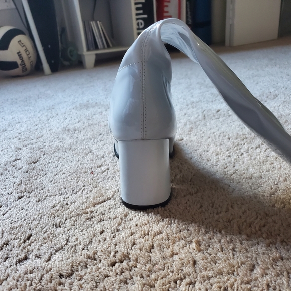 White boots - Picture 3 of 5